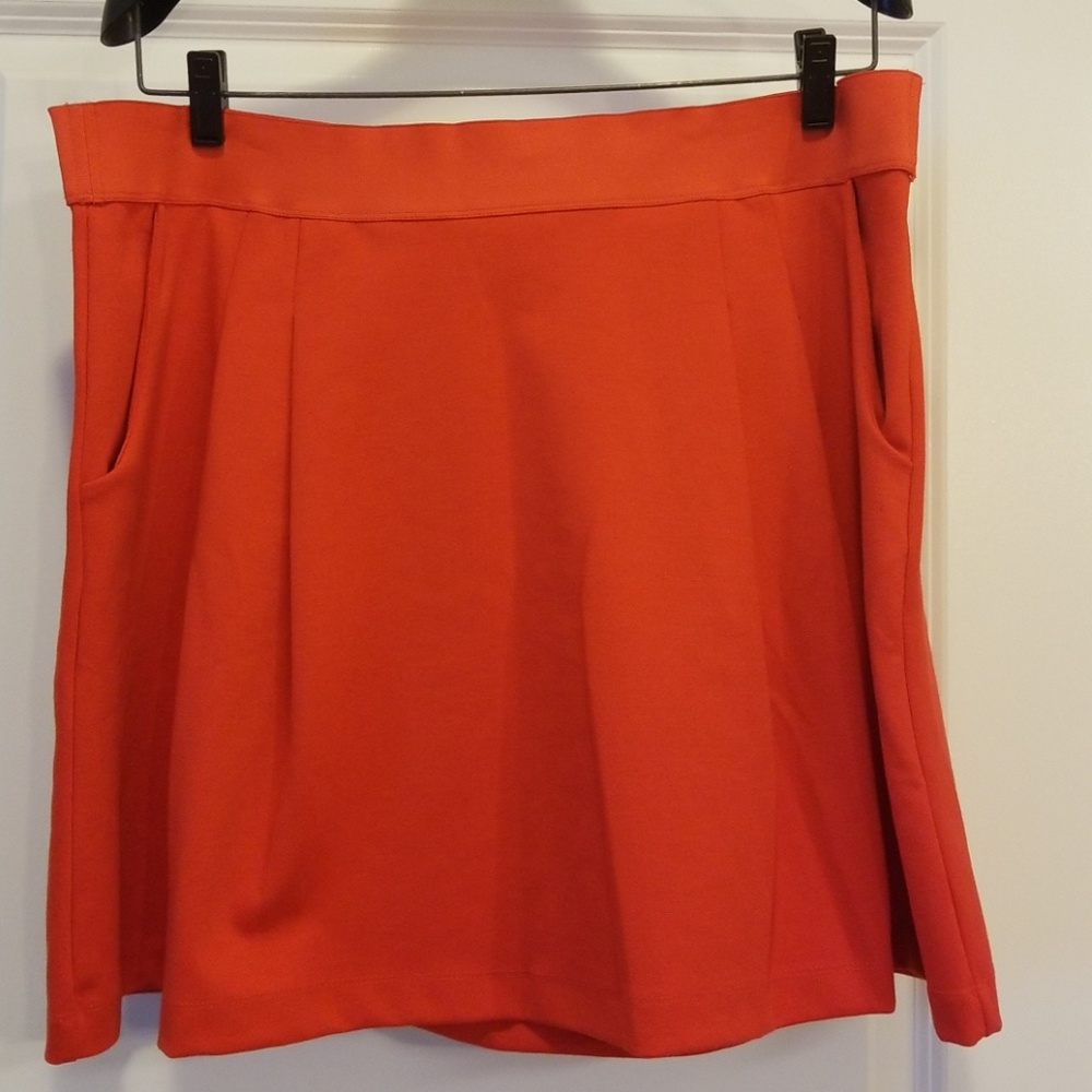 Cute Skirt with Pockets!